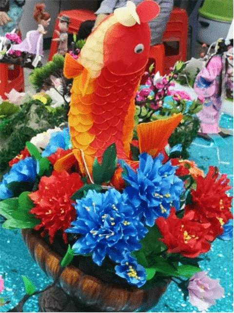 红山“巧姐”齐献艺<strong></p>
<p>巧币</strong>，精美“巧品”展示乞巧文化