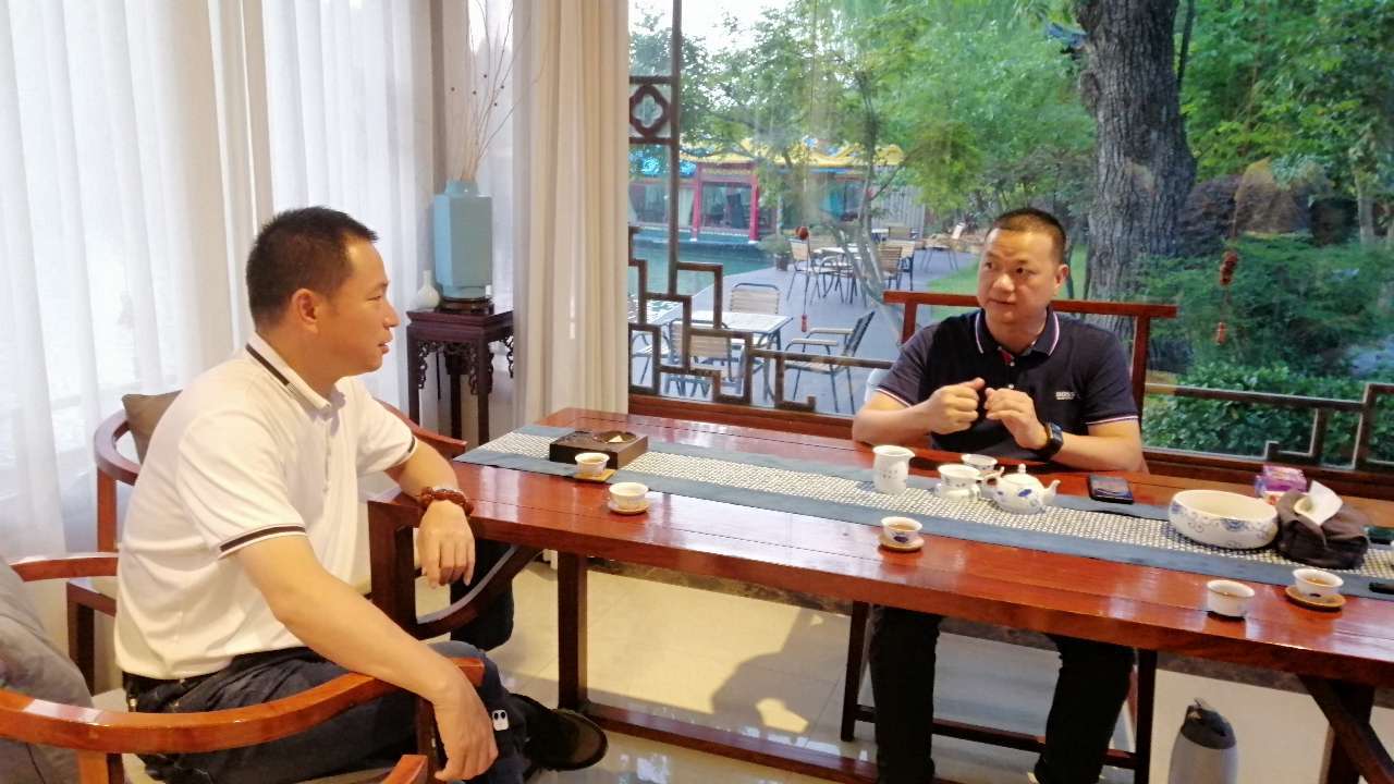 雲影舫中品香茗