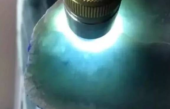 100万缅币在瓦城淘的翡翠原石<strong></p>
<p>币淘</strong>，切开后满心欢喜，下一个就是你！