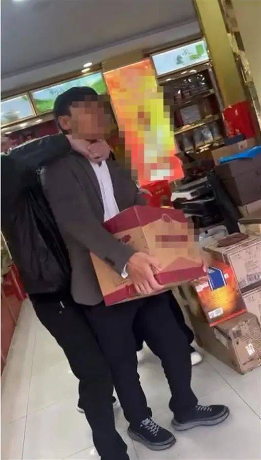 男子花7200元买酒<strong></p>
<p>投资理财有限公司</strong>，扫防伪码竟扫出不雅网站，还遭商家“锁喉”抢酒？