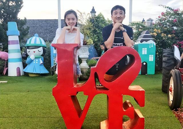 他是知名演员<strong></p>
<p>十万元理财</strong>，40岁二胎得女，41岁突然离世将悲痛留给妻子与儿女