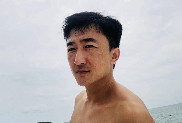 他是知名演员<strong></p>
<p>十万元理财</strong>，40岁二胎得女，41岁突然离世将悲痛留给妻子与儿女