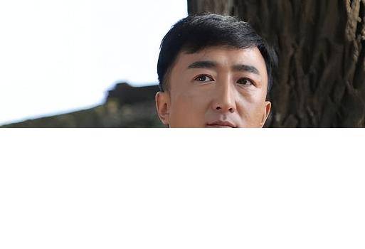 他是知名演员<strong></p>
<p>十万元理财</strong>，40岁二胎得女，41岁突然离世将悲痛留给妻子与儿女