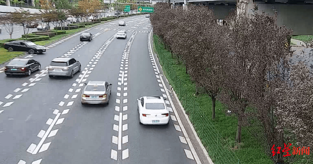 成都三环主路惊现小轿车跨过隔离带掉头<strong></p>
<p>投资理财哪个好</strong>，原来是司机酒驾走错路……