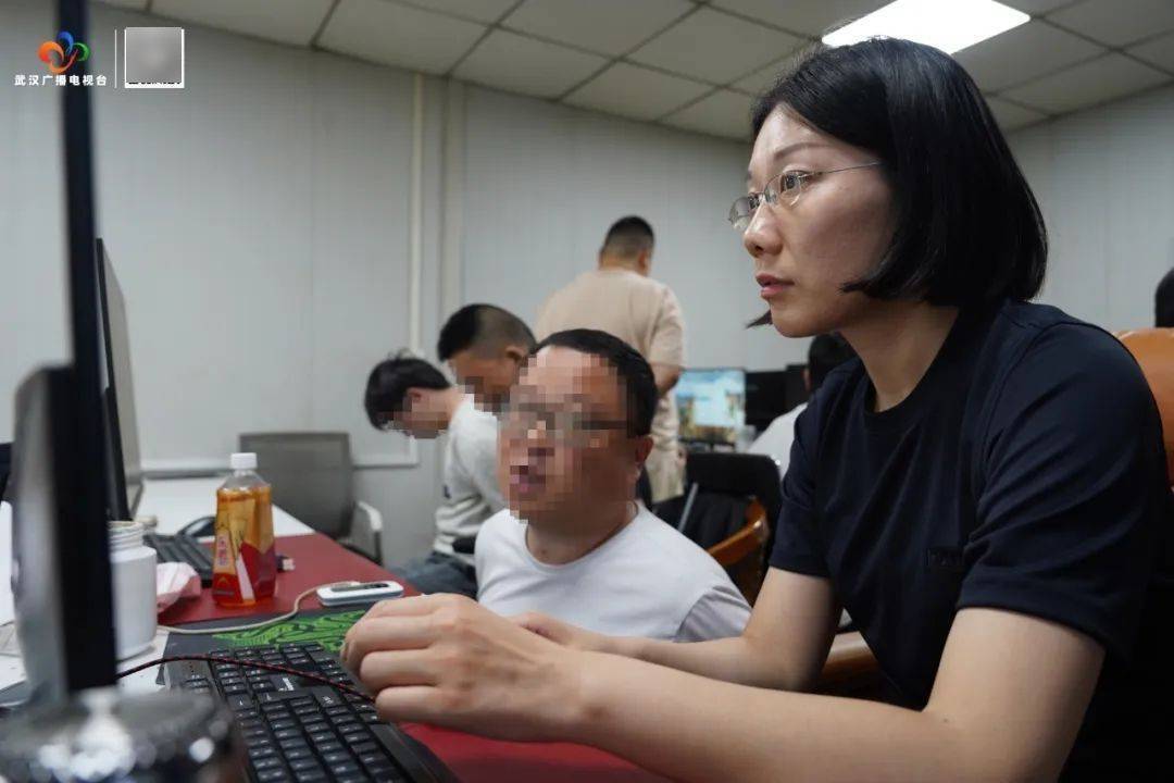 雷霆出击<strong></p>
<p>米庄理财</strong>！武汉警方一举抓获32名“白富美”