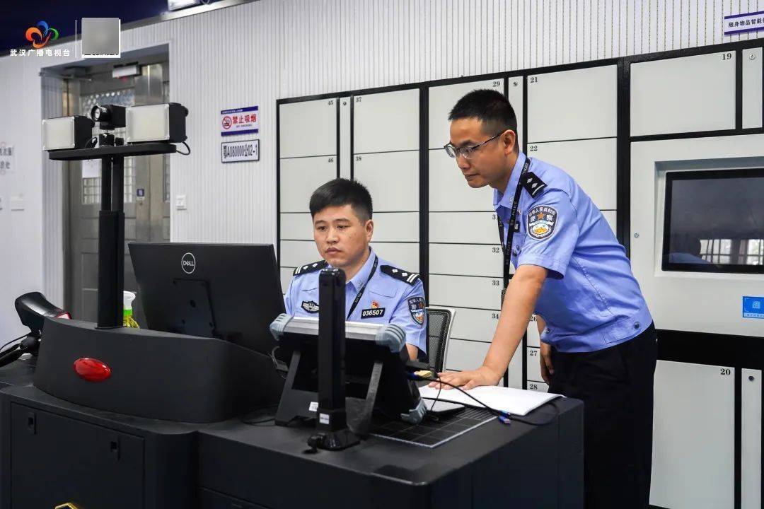 雷霆出击<strong></p>
<p>米庄理财</strong>！武汉警方一举抓获32名“白富美”