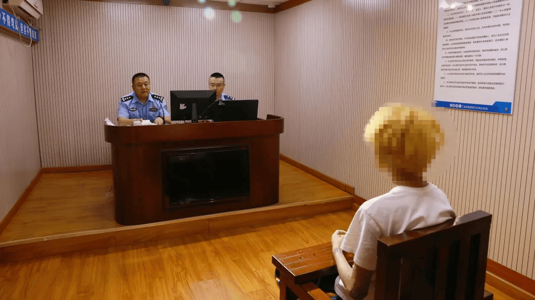 加油站内砸车打人<strong></p>
<p>速刷理财版</strong>，23名嫌疑人被临沂警方抓获