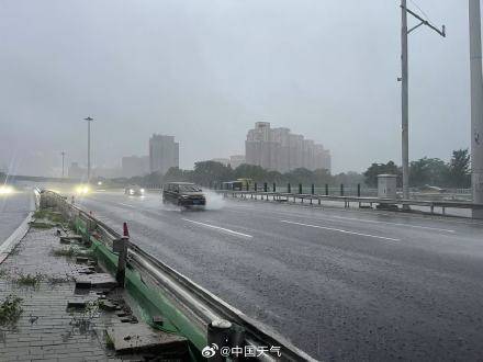 北京七区已现暴雨或大暴雨 早高峰城区及北部地区仍有明显降雨 注意出行安全<strong></p>
<p>银行理财新规</strong>！