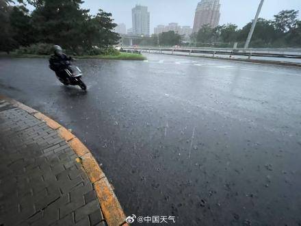 北京七区已现暴雨或大暴雨 早高峰城区及北部地区仍有明显降雨 注意出行安全<strong></p>
<p>银行理财新规</strong>！