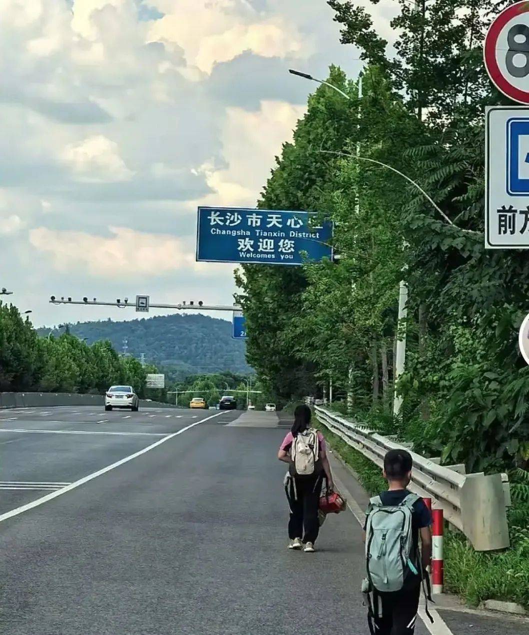 全程历时31天！41岁男子带两娃从深圳徒步回长沙：孩子从小没吃过苦<strong></p>
<p>香港理财产品</strong>，想锻炼一下