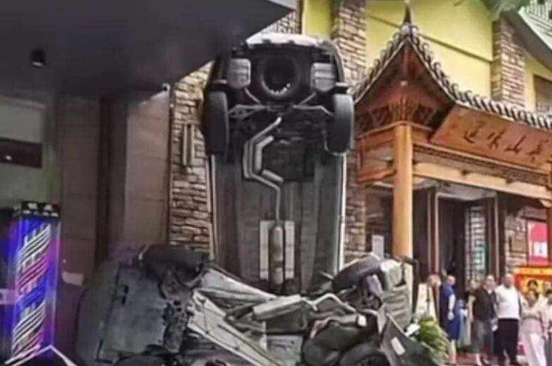 车辆失控驶入路边停车位致1死2伤<strong></p>
<p>微信理财</strong>，警方通报