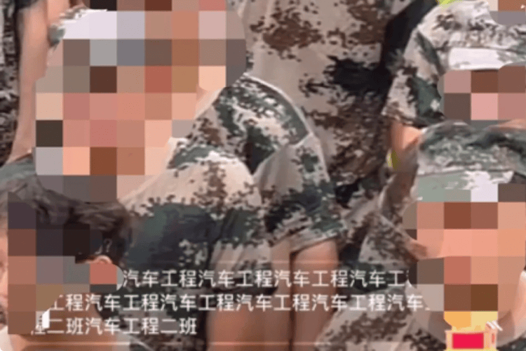 多校出现直播“点名”乱象<strong></p>
<p>微信理财</strong>，岂可拿学生开低俗玩笑