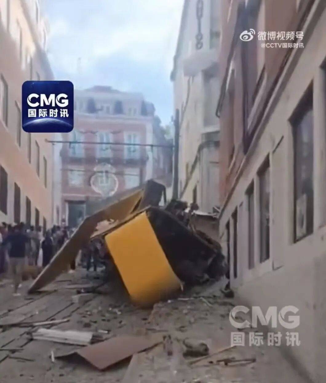 葡萄牙旅游缆车脱轨致15死18伤<strong></p>
<p>e网</strong>，死者中含外国公民，目击者：缆车全速情况下撞上建筑物