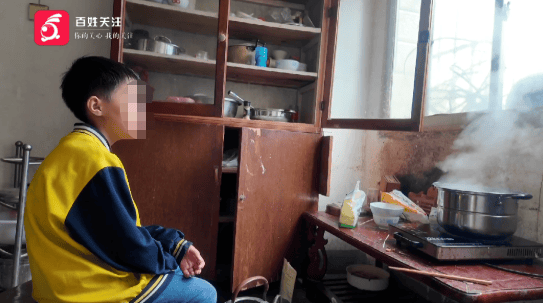 心酸！12岁男孩“独居”贵阳一安置房内<strong></p>
<p>虚拟币提款到银行卡要多久</strong>，父亲回应：迫于无奈，因为……