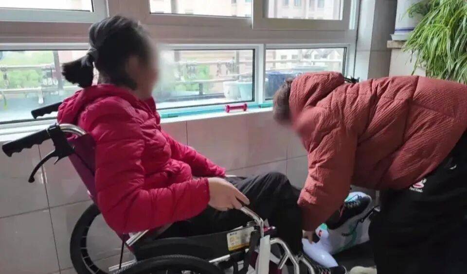 28岁妻子突发罕见病全身瘫痪<strong></p>
<p>虚拟币比特王</strong>，丈夫哄骗卖婚房携款失踪，检方强势介入
