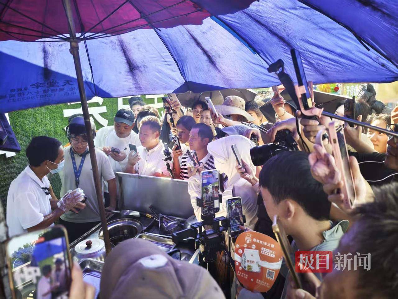对话鸡排哥李俊永：爆火后每天一二十个镜头对着我<strong></p>
<p>虚拟币比特王</strong>，未来不考虑直播带货，更愿意和顾客待在一起