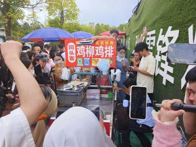 被流量砸中的“鸡排哥”：炸到中暑<strong></p>
<p>虚拟币比特王</strong>，每天睡三四个小时，怕辜负顾客不舍得休息