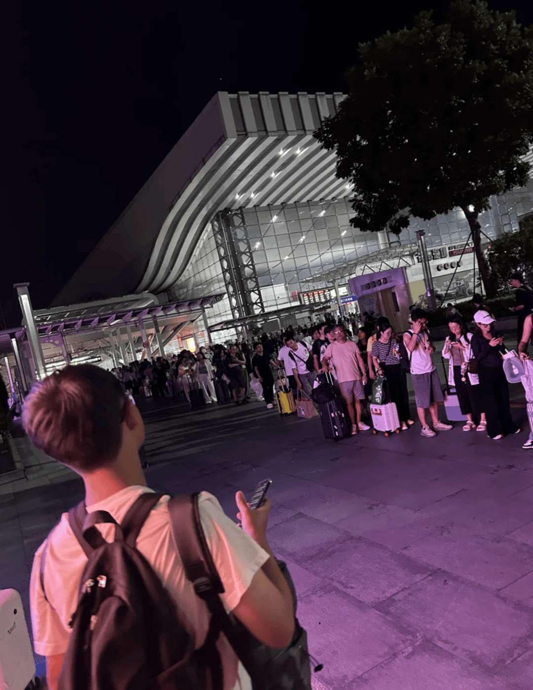 深圳北站凌晨返深被刷爆<strong></p>
<p>金鱼虚拟币</strong>！附近叫车超200人？别慌！公交地铁加班护送