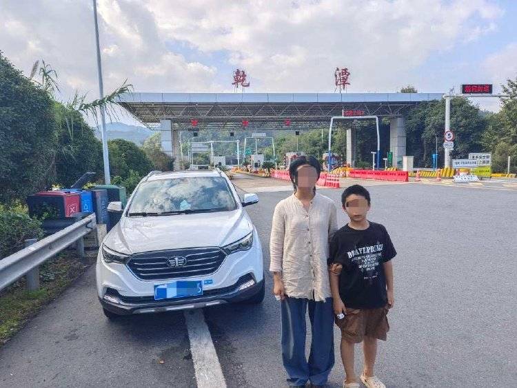 离谱！妈妈让儿子高速下车路边方便<strong></p>
<p>金鱼虚拟币</strong>，解决完后跟随车流跑回来找她