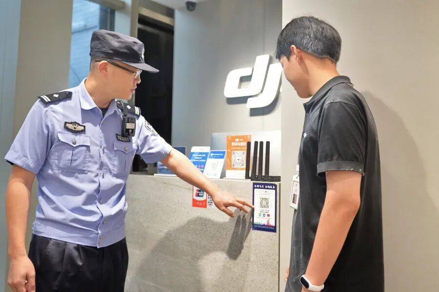 突然群发<strong></p>
<p>虚拟币能当钱用吗</strong>！大批上海市民收到警方短信！全市爆火网红已被锁定...有爸爸因孩子违规被罚款