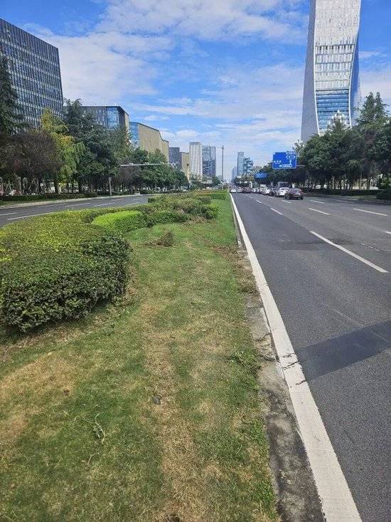 小米汽车失控起火司机遇难<strong></p>
<p>虚拟币EDU最新消息</strong>，目击者称车速150km/h，实探事故地：燃烧留下的印记仍在