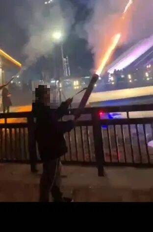 10岁男孩被烟花击中头部身亡<strong></p>
<p>虚拟币EDU最新消息</strong>，14岁嫌疑人被告上法庭，最新进展→