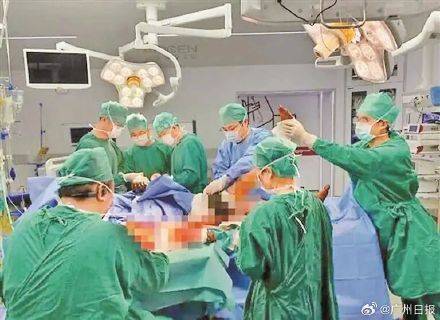 爆燃<strong></p>
<p>虚拟币飞机群</strong>！深圳一男子电动自行车充电30秒全身烧伤90%
