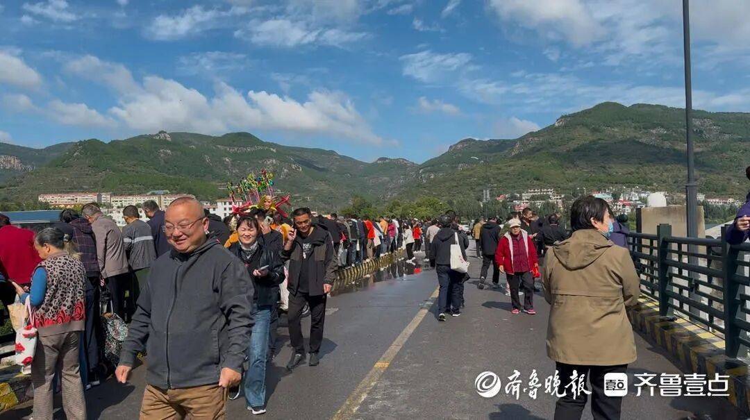 “鱼多得数不过来<strong></p>
<p>虚拟币飞机群</strong>，一网子下去能捞好几条”济南锦绣川水库开闸放水，大量鲢鱼被冲出，工作人员：禁止捕捞！