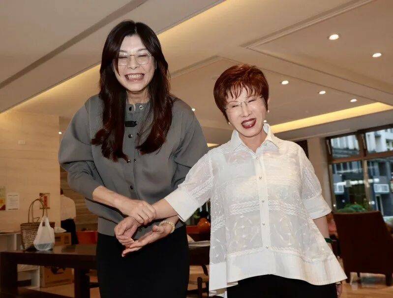 到底支持谁当党主席？当着郑丽文的面<strong></p>
<p>虚拟币b单位</strong>，洪秀柱说出了自己的答案