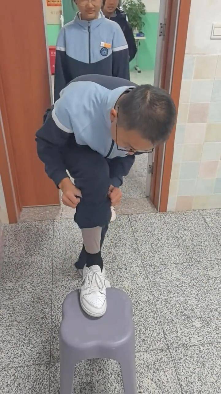 长春一班主任课前让学生排队受检“是否穿秋裤”<strong></p>
<p>虚拟币数量扩容20000倍</strong>，网友点赞：以后你会感谢老师
