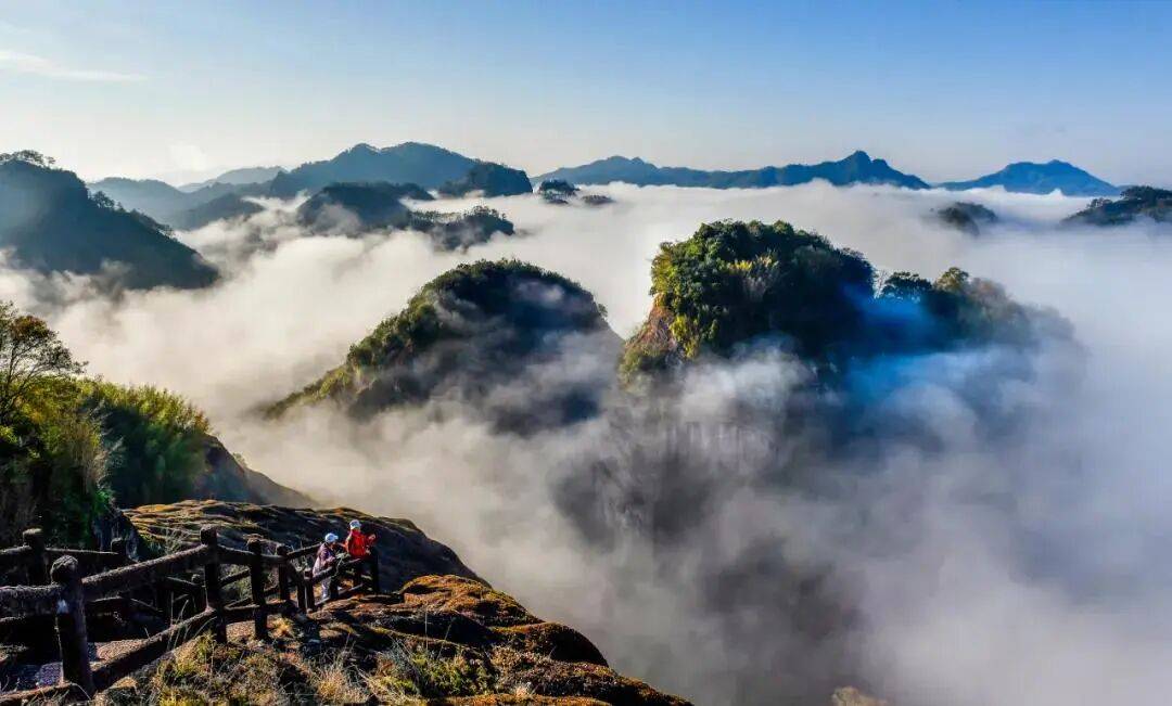 为什么年轻人迷上了爬山？ | 秋高气爽<strong></p>
<p>虚拟币magic</strong>，是时候出发了→