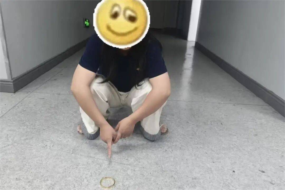 江西一新娘金手镯婚前被堂嫂掉包成铜手镯<strong></p>
<p>虚拟币BHD</strong>，堂嫂事后还淡定去吃席，目前已被采取刑事强制措施