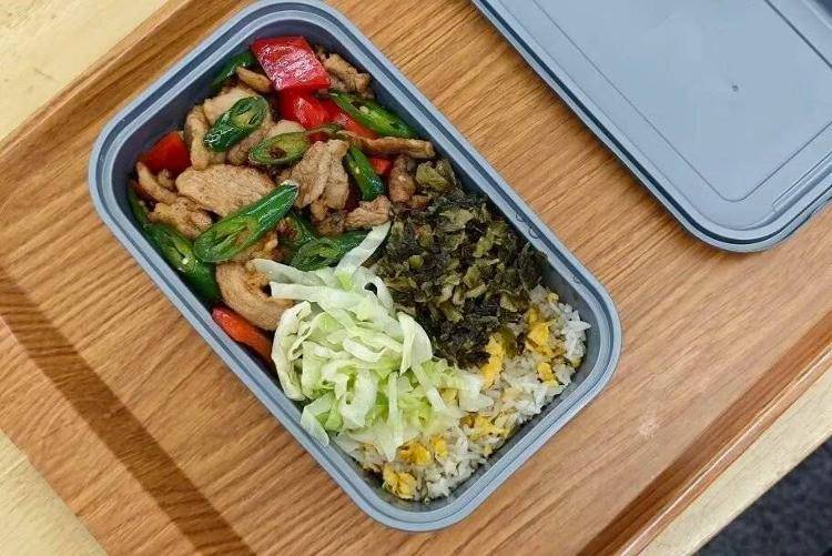 国铁成都局推出17元高铁盒饭:门店现炒<strong></p>
<p>虚拟币spell</strong>,送餐到座