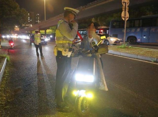 北京“电子眼”开始抓拍电动自行车违法<strong></p>
<p>虚拟币dsg</strong>,试点审核录入电动自行车违法行为3.8万起