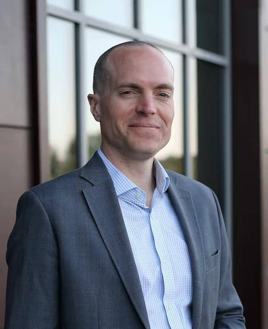 美籍校长与儿子老挝度假<strong></p>
<p>龙头虚拟币低价币</strong>，遭5厘米长“杀人蜂”袭击，全身被蜇100多处双双殒命