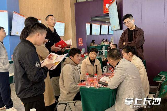 700余名退役军人及军属长沙求职<strong></p>
<p>虚拟货币换人民币比例</strong>，165人达成意向