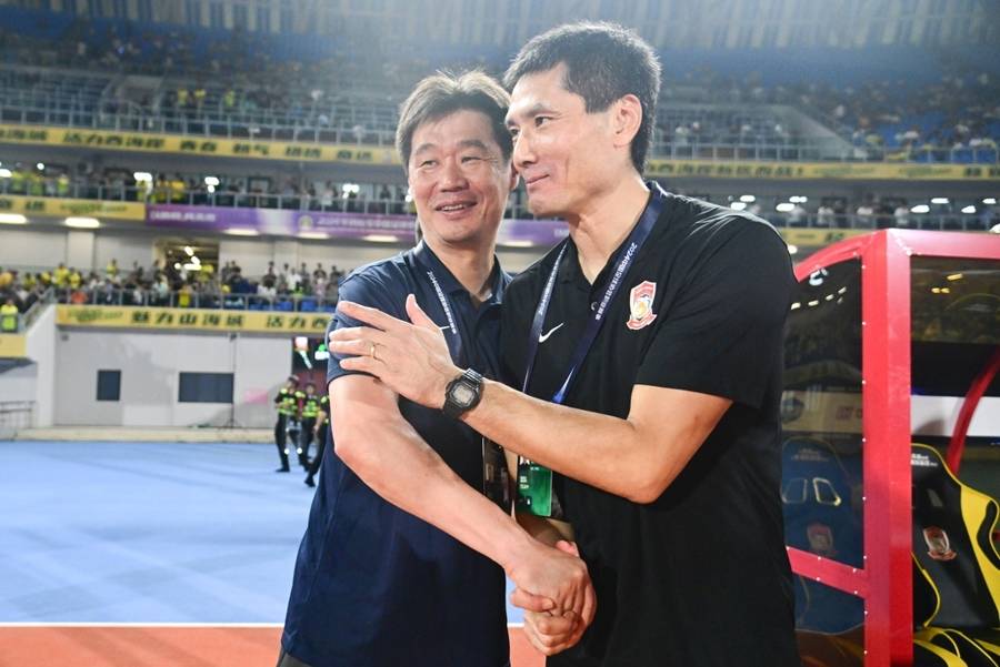 全球选聘四个月，招来只有一年执教经历的本土教练，国足新帅竟是邵佳一