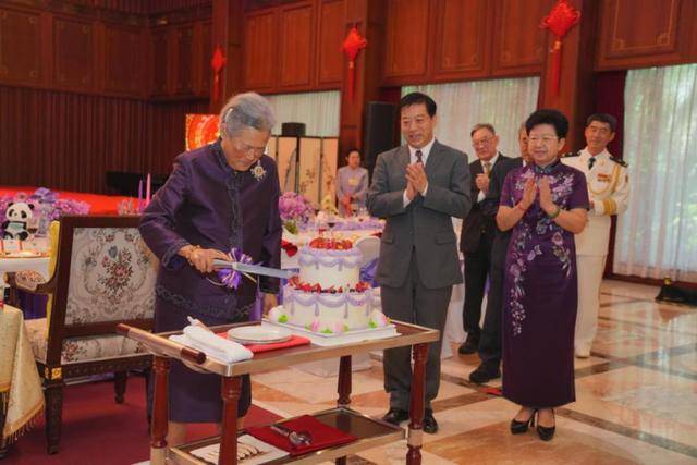 连续有两位国王访华<strong></p>
<p>BGV虚拟币</strong>，其中一位是建交以来首访，证明了什么？