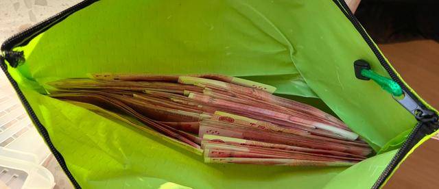 房子要卖了<strong></p>
<p>假虚拟币调包真虚拟币</strong>，两万多现金和珍贵邮票却落在里面，还好有他