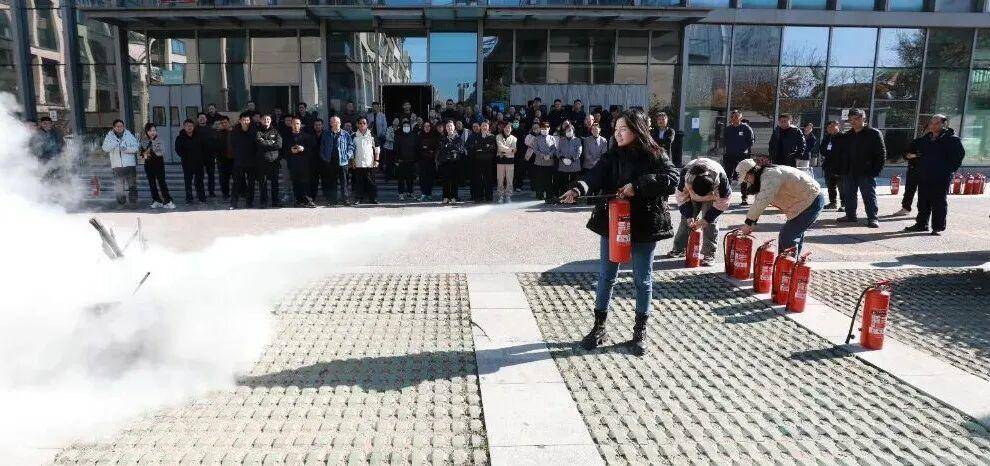日照城投集团开展海帆商务中心2025年消防应急演练