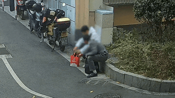 上门取走19万元<strong></p>
<p>虚拟币的资金盘</strong>，杭州一西装革履“金融专员”被抓！在高速服务区被抓，车上塞满现金