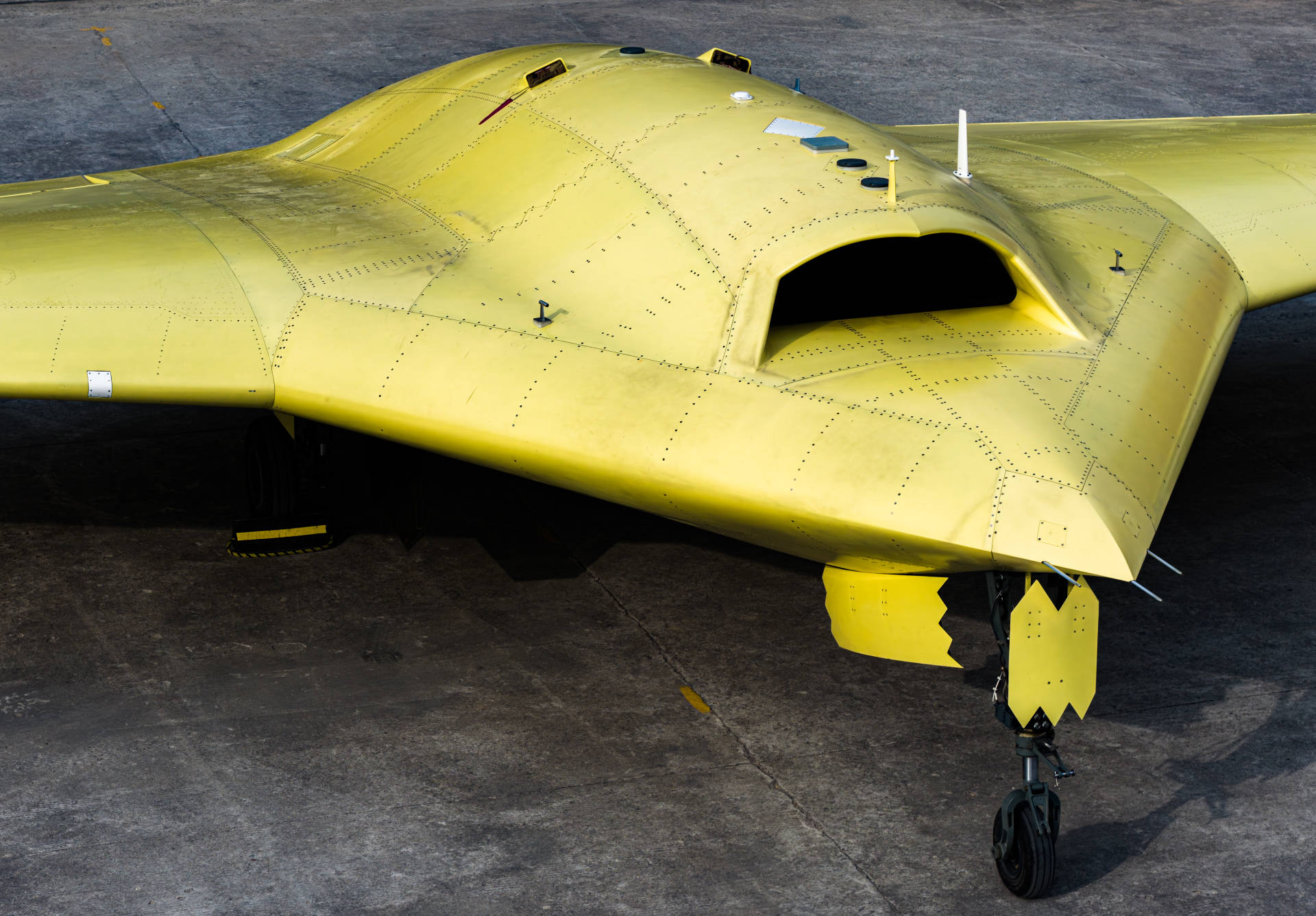 多张高清大图<strong></p>
<p>虚拟币CP</strong>！新型高空高速长航时无人机彩虹-7近日成功首飞