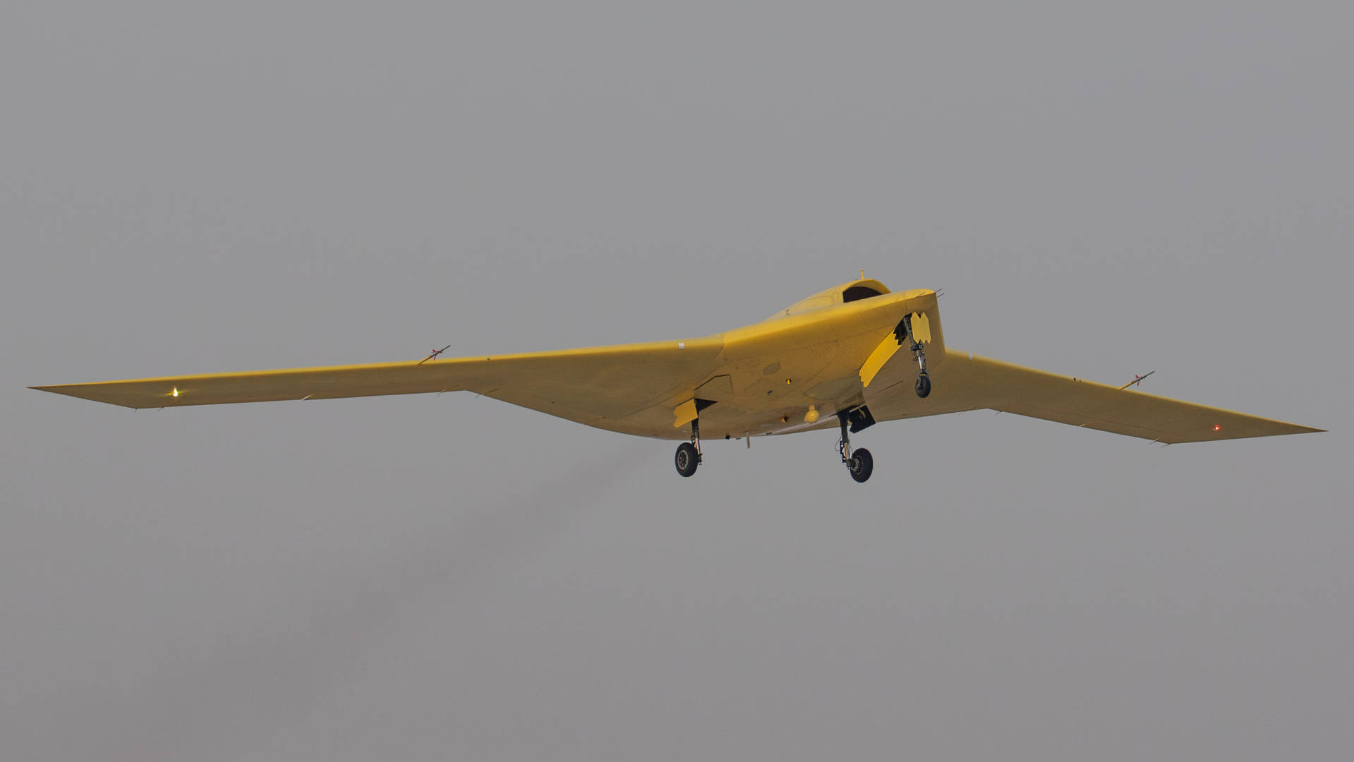 多张高清大图<strong></p>
<p>虚拟币CP</strong>！新型高空高速长航时无人机彩虹-7近日成功首飞