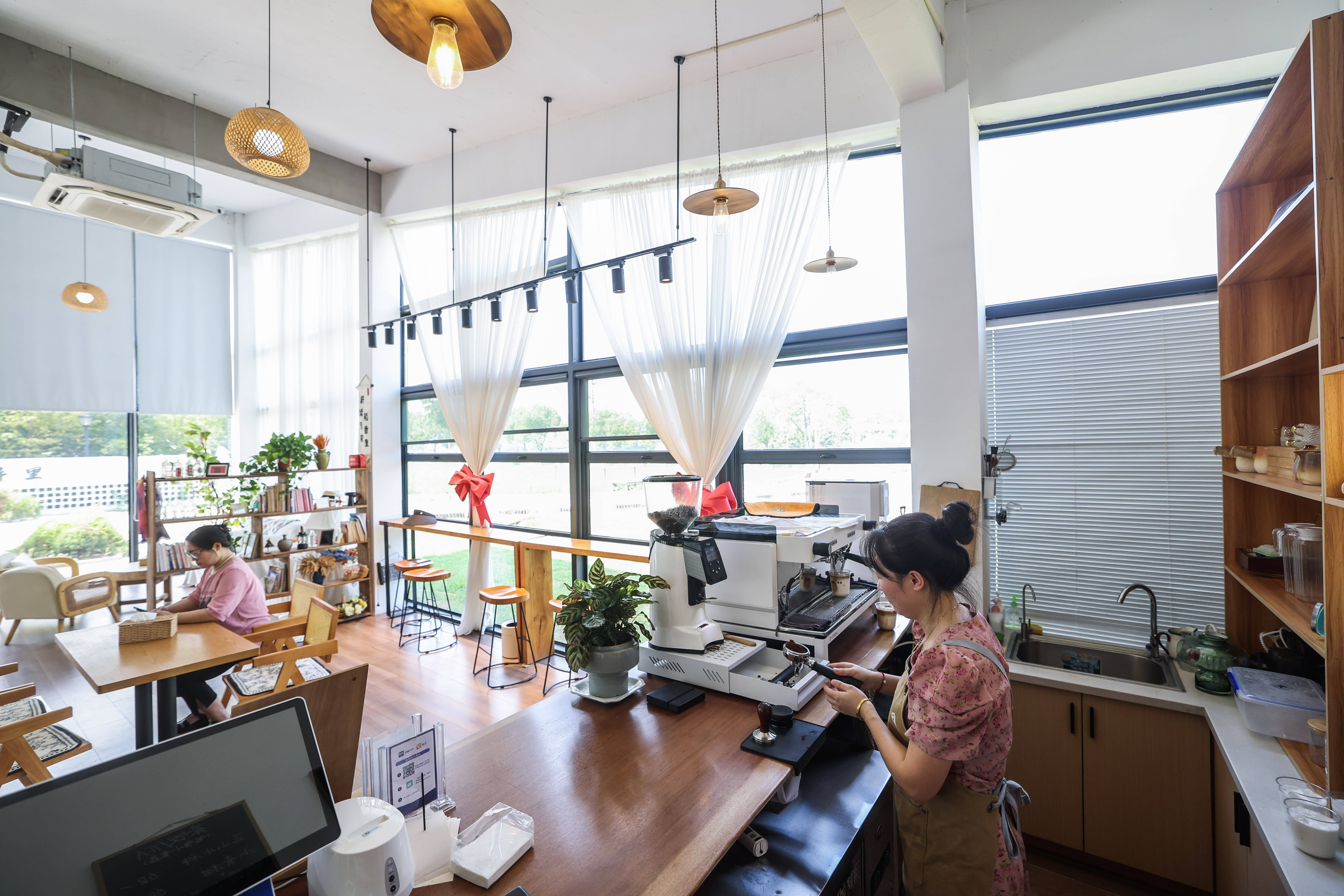 新华全媒头条丨锚定新目标 奋力开新局——2025年中央经济工作会议侧记