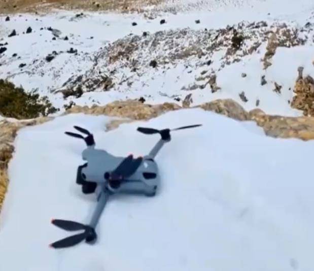 土耳其老鹰空中抓走无人机<strong></p>
<p>红旗币虚拟货币</strong>，带上山顶“玩自拍”