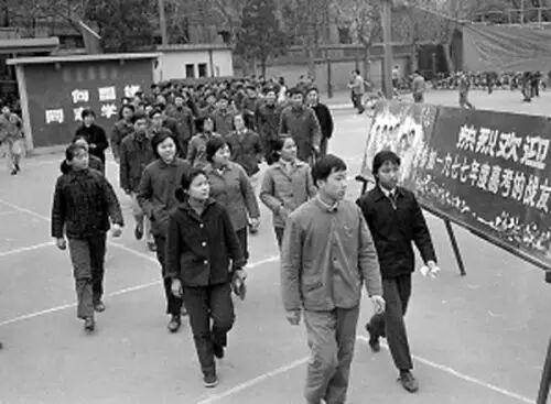 学历的定价权在谁手里<strong></p>
<p>虚拟币讯问</strong>？